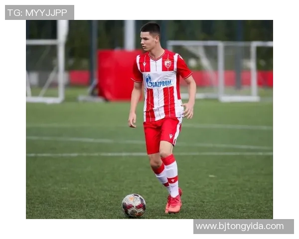 从街头小子到绿茵场巨星足球明星的逆袭之路被球探发现