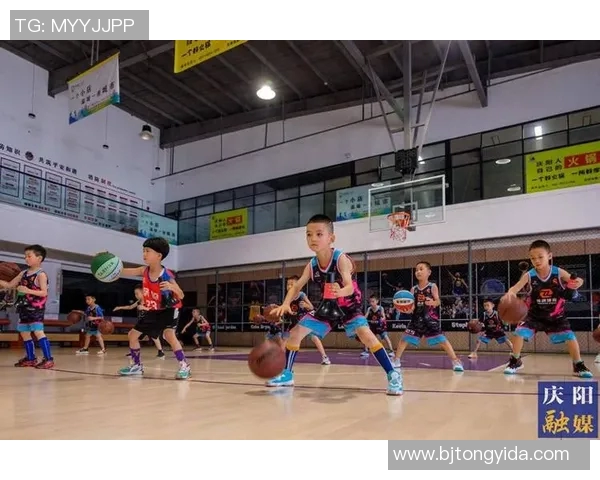 篮球明星场下训练揭秘如何塑造超强竞技状态与完美技术