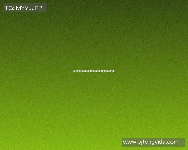 篮球明星惊艳全场扣篮瞬间震撼篮筐引发观众热烈欢呼与掌声